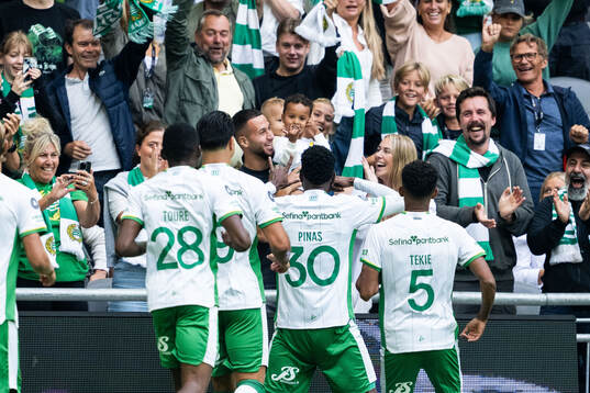 Hammarbys Shaquille Pinas jublar med Abdelrahman Boudah