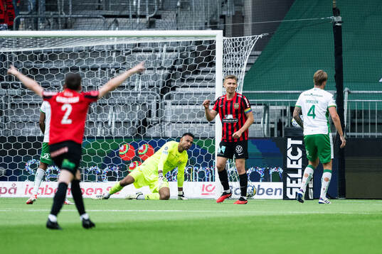 Hammarbys målvakt Warner Hahn och Victor Eriksson deppar