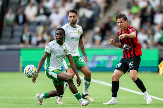 Hammarbys Bouzomana Toure och Nahir Besara mot