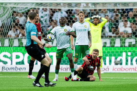 Brommapojkarnas Ludvig Fritzson reagerar mot domare Oscar