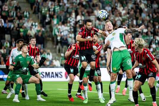 Brommapojkarnas André Calisir och Hammarbys Victor Eriksson