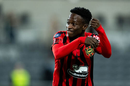 Brommapojkarnas Evans Botchway jublar