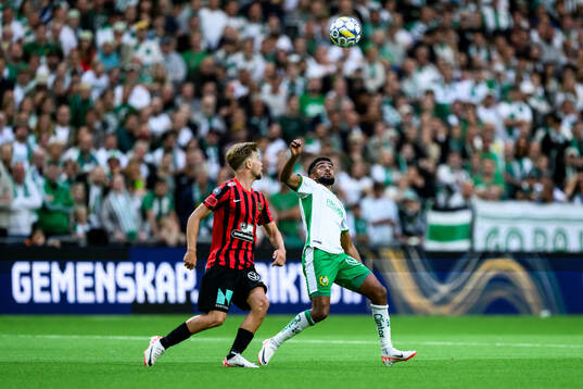 Brommapojkarnas Wilmer Odefalk och Hammarbys Tesfaldet Tekie