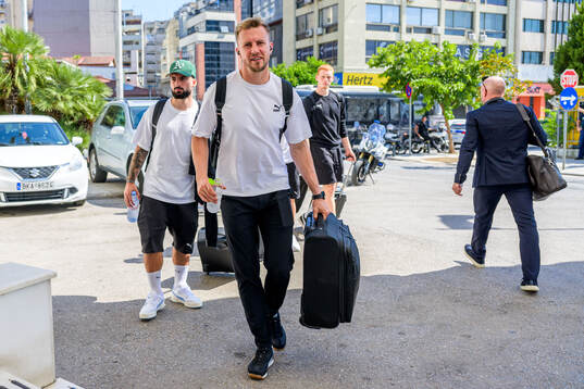 Sead Haksabanovic och goalkeeper Ricardo Friedrich of