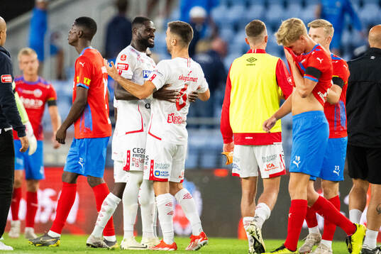 Degerfors Nasiru Moro och Carlos Moros Gracia jublar