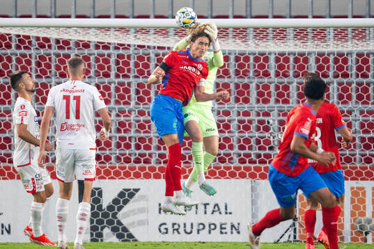 Helsingborgs Thomas Pauck Rogne och målvakt Kalle Joelsson