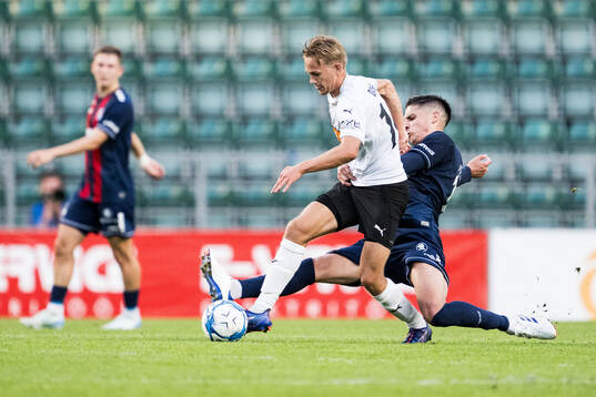Pontus Dahbo of Häcken and Predrag Medic of Paide
