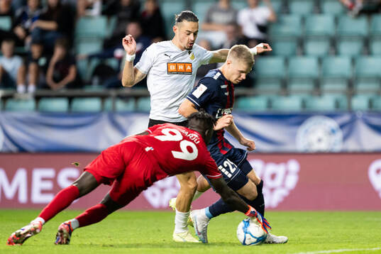 Joseph Saliste and goalkeeper Antonios Tsiftsis of Paide
