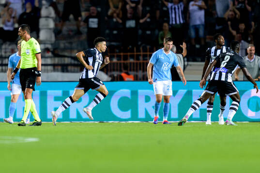 Taison of PAOK celebrates