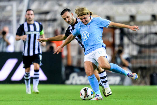 Joan Sastre of PAOK and Sebastian Nanasi of Malmö FF