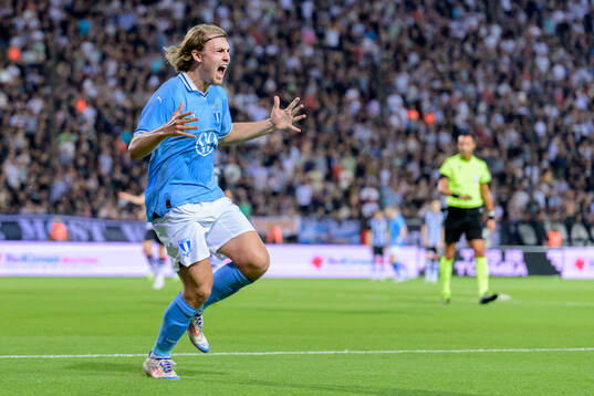 Sebastian Nanasi of Malmö FF celebrates scoring 2-2