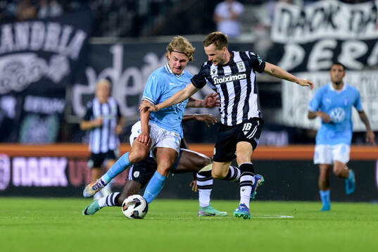 Sebastian Nanasi of Malmö FF and Tomasz Kedziora of PAOK