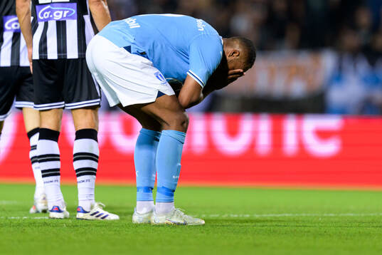 Isaac Kiese Thelin of Malmö FF looks dejected