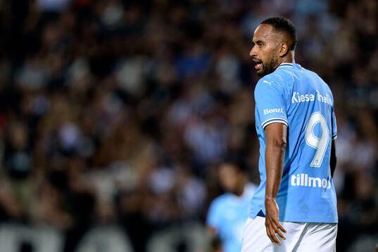 Isaac Kiese Thelin of Malmö FF looks dejected