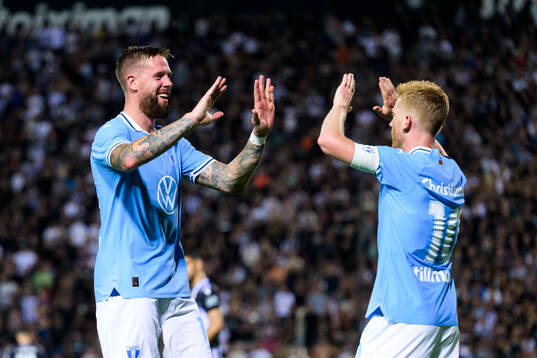 Anders Christiansen of Malmö FF celebrates with Pontus