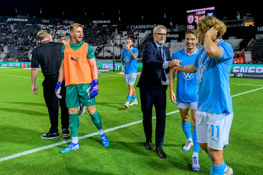 Goalkeeper Ricardo Friedrich, CEO Niclas Carlnen, Jens