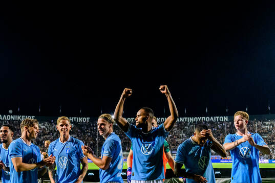 Isaac Kiese Thelin of Malmö FF celebrate