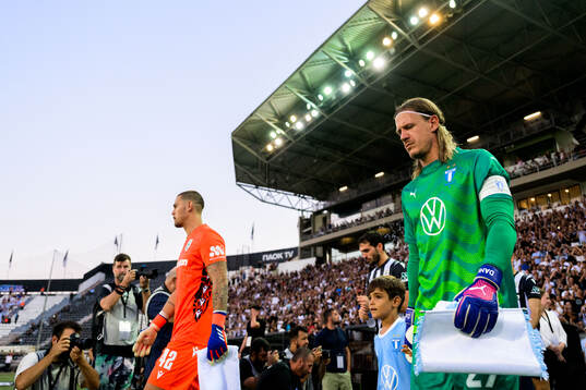 Goalkeeper Dominik Kotarski of PAOK and goalkeeper Johan
