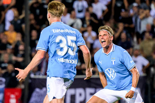 Jens Stryger Larsen of Malmö FF celebrates