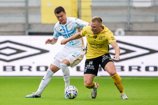 Mladen Devetak of Rijeka and Per Frick of Elfsborg