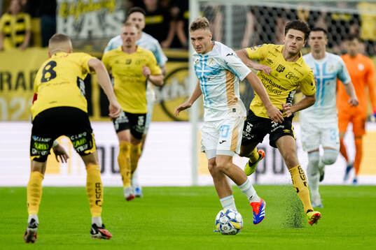 Toni Fruk of Rijeka and Besfort Zeneli of Elfsborg