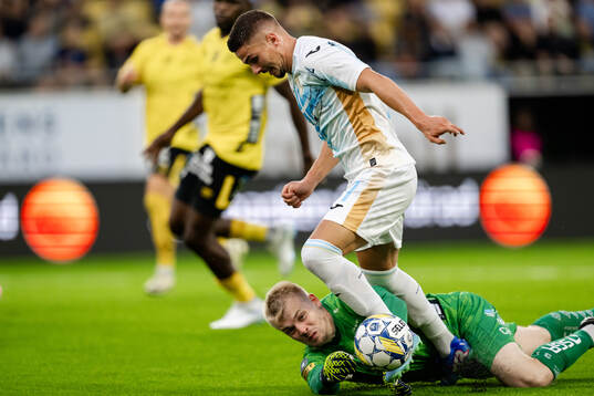 Goalkeeper Isak Pettersson of Elfsborg and Franjo Ivanovic