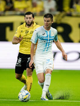 Arber Zeneli of Elfsborg and Mladen Devetak of Rijeka