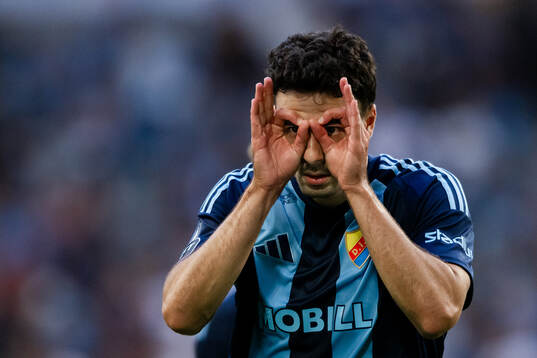 Deniz Hummet of Djurgården celebrates the 2-1 goal