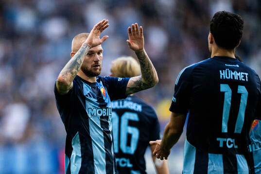 Deniz Hummet of Djurgården celebrates with Adam Ståhl