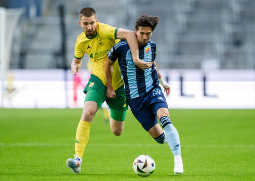 Doni Arifi of Ilves and Gustav Wikheim of Djurgården