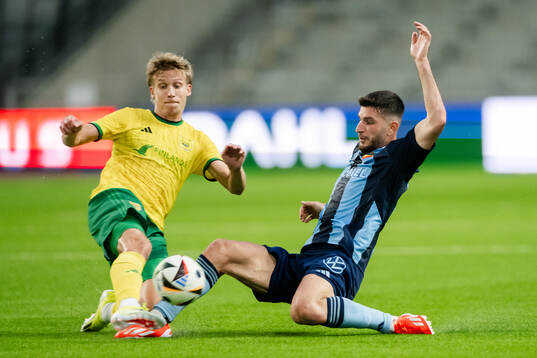 Lauri Ala-Myllymäki of Ilves and Besard Sabovic of