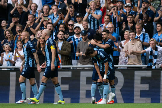 Besard Sabovic of Djurgården celebrates with team mates