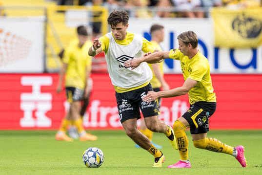 Besfort Zeneli and Simon Hedlund of Elfsborg