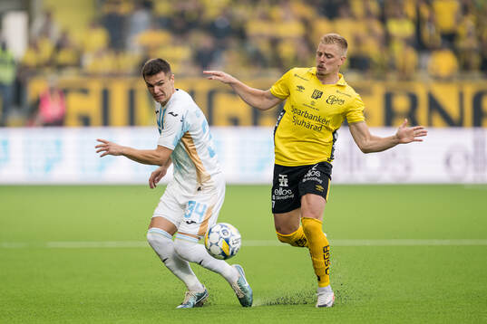 Mladen Devetak of Rijeka and Per Frick of Elfsborg