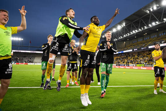 Jens Jakob Dyhr Thomasen and Ibrahim Buhari of Elfsborg