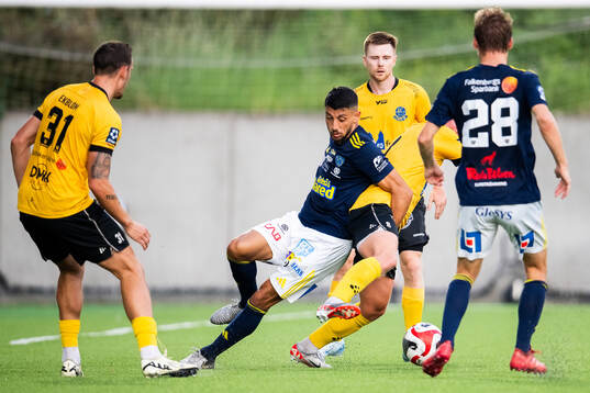 Lund BKs André Kamp och Falkenbergs FFs Leonardo Farah