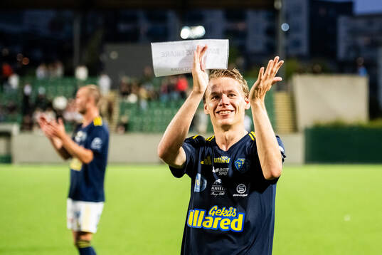 Falkenbergs FFs Melker Nilsson jublar