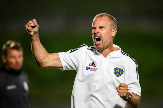 Falkenbergs FFs tränare Christoffer Andersson jublar