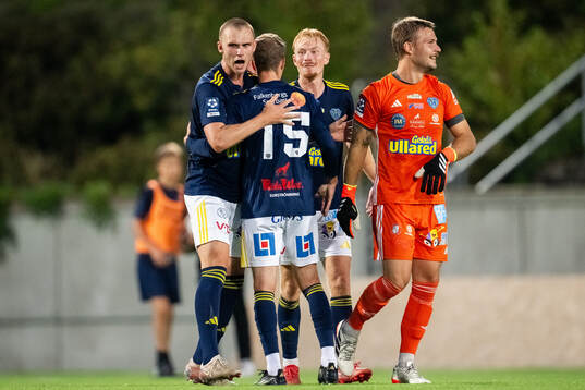 Falkenbergs FFs spelare jublar
