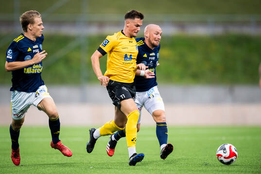 Lund BKs Sebastian Tipura och Falkenbergs FFs Christoffer