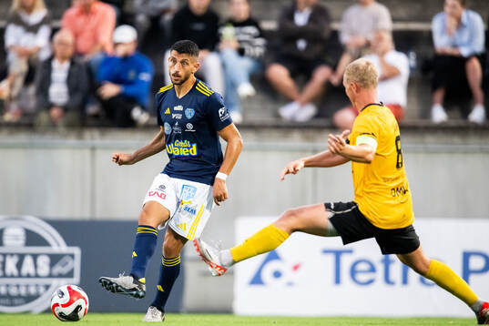 Lund BKs André Kamp och Falkenbergs FFs Leonardo Farah