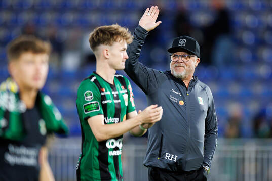 Varbergs tränare Roar Hansen jublar