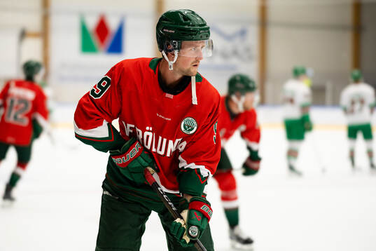 Frölundas Linus Weissbach innan träningsmatchen i