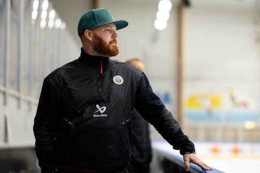 Frölundas materialförvaltare Andy Fagerström innan