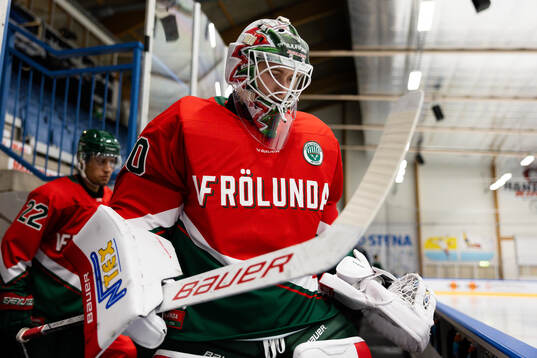 Frölundas målvakt Tobias Normann innan träningsmatchen i
