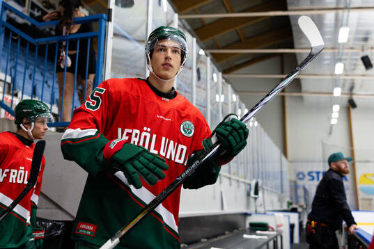 Frölundas David Edstrom innan träningsmatchen i ishockey