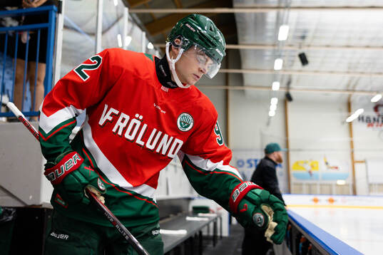 Frölundas Filip Cederqvist innan träningsmatchen i