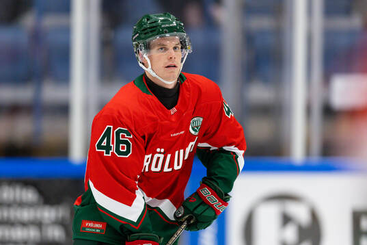 Frölundas Dominik Egli innan träningsmatchen i ishockey