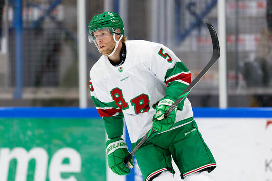 Rögles Ludvig Claesson innan träningsmatchen i ishockey