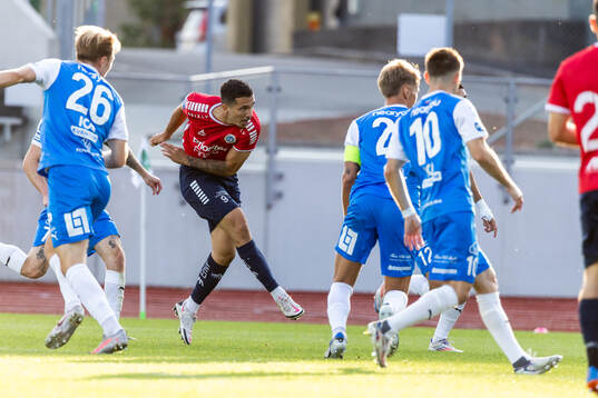 Utsiktens Lucas Lima skjuter